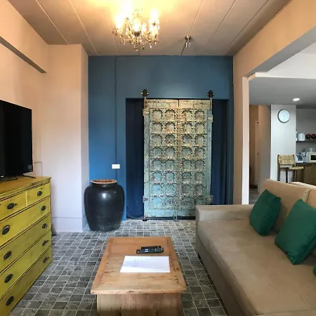8Th House @ Center Of Chiangmai Old Town Apartment